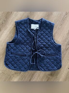 AE Tie Front Quilted Vest size M